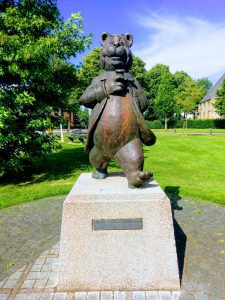 Makelaar Den Bommel, monument