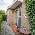 2-onder-1 kapwoning Dirksland Beatrixlaan 10 entree