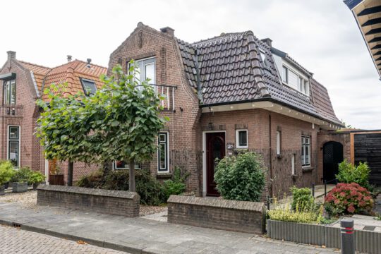 Vrijstaande woning Middelharnis Hobbemastraat 18 voorzijde