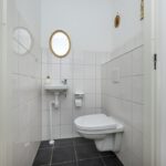 Appartement Dirksland Reginahof 9 toilet