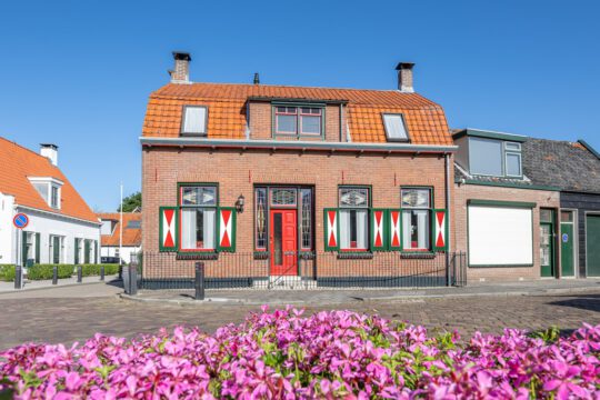 Half vrijstaande woning Nieuwe-Tonge Korteweegje 18 voorzijde