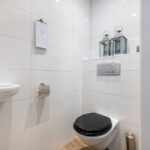 Hoekwoning in Dirksland Secretarieweg 22 toilet