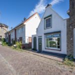 Half vrijstaande woning Sommelsdijk Westdijk 13 straatbeeld
