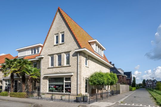 Hoekwoning Middelharnis Herman Heijermanssingel 98 voorzijde