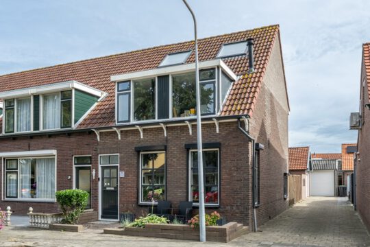 Hoekwoning Oude-Tonge Julianastraat 86