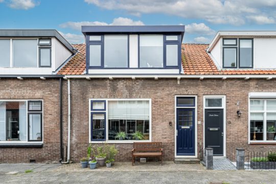 Tussenwoning Middelharnis Dirk Bosstraat 11 voorzijde