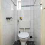 Tussenwoning Oude-Tonge Emmastraat 12 toilet