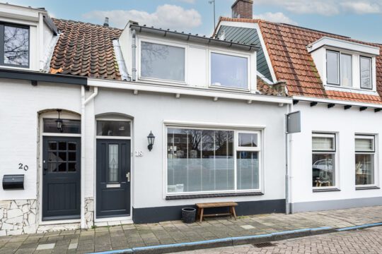 Tussenwoning Dirksland Secretarieweg 18 voorzijde