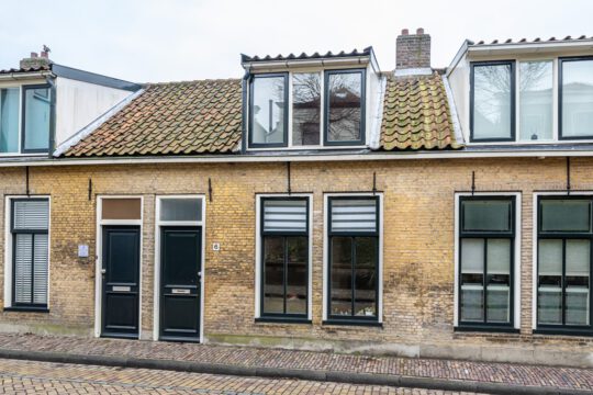 Tussenwoning Sommelsdijk Oost Krakeelstraat 6 voorzijde