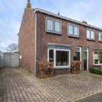 Hoekwoning Middelharnis Steneweg 68 oprit