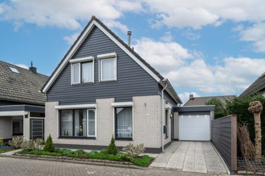 Vrijstaande woning Oude-Tonge Saturnuslaan 3 voorzijde