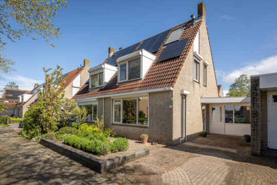 2-onder-1 kapwoning Middelharnis Prinses Margrietstraat 5A voorzijde