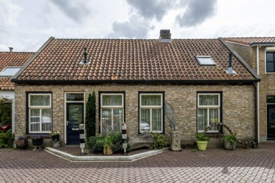 Vrijstaande woning Stad aan 't Haringvliet Achterdijk 69 voorzijde