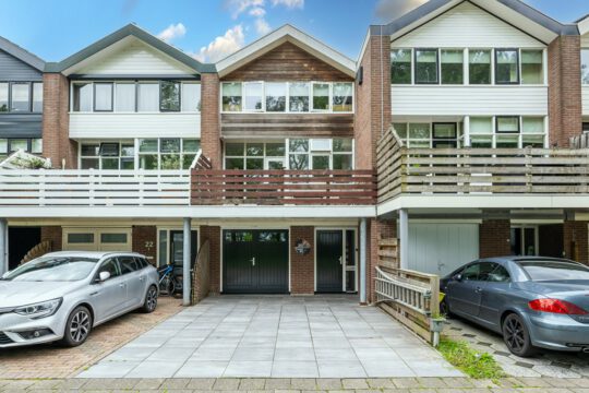 Tussenwoning Oude-Tonge Eisenhowerlaan 20 voorzijde