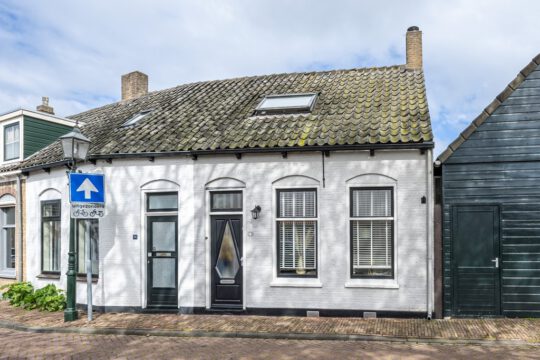 Hoekwoning Sommelsdijk Weeshuisstraat 21 voorzijde