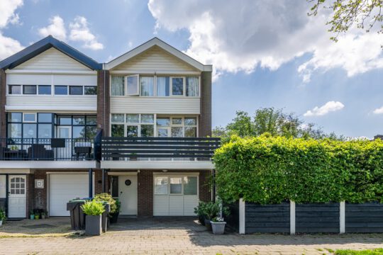 Hoekwoning Oude-Tonge Eisenhowerlaan 2 voorzijde