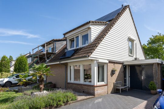 2-onder-1 kapwoning Sommelsdijk Vink 15 voorzijde