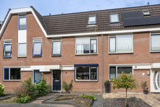 Tussenwoning Sommelsdijk Tuinfluiter 10 voorzijde