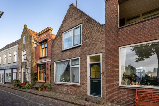 Tussenwoning Sommelsdijk Oostdijk 7 voorzijde