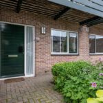 2-onder-1 kapwoning Sommelsdijk Pimpelmees 35 entree