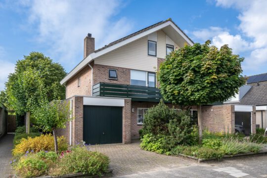 2-onder-1 kapwoning Sommelsdijk Pimpelmees 35 voorzijde