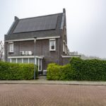 Hoekwoning Dirksland Beukenlaan 17 straatbeeld
