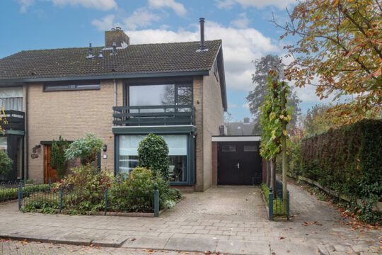 2-onder-1 kapwoning Stellendam Keijzerstraat 6 voorzijde