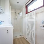 Vrijstaande recreatiewoning Goedereede Doelweg 35-93 badkamer