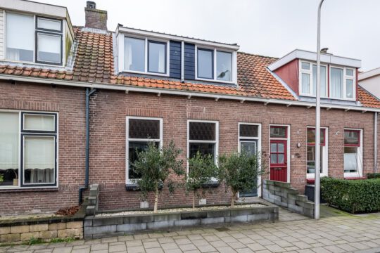 Tussenwoning Middelharnis Lijnbaanstraat 9 voorzijde
