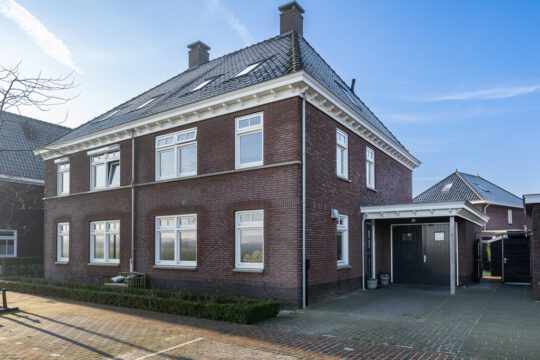 2-onder-1 kapwoning Middelharnis Ed Hoornikpad 14 voorzijde