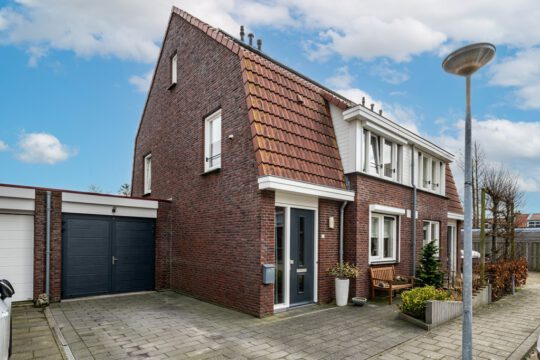2-onder-1 kapwoning Den Bommel Beneden Oostdijk 66 voorzijde