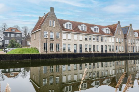 Hoekwoning Middelharnis Singelkade 76 voorzijde