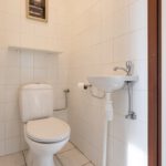 2-onder-1 kapwoning Ooltgensplaat 't Meulentje 6 toilet