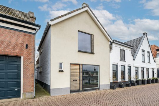 Geschakelde woning Ooltgensplaat Molendijk 11 voorzijde