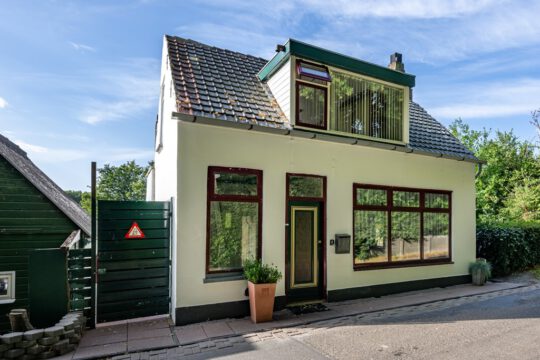 Vrijstaande woning Nieuwe-Tonge Molendijk 122 voorzijde