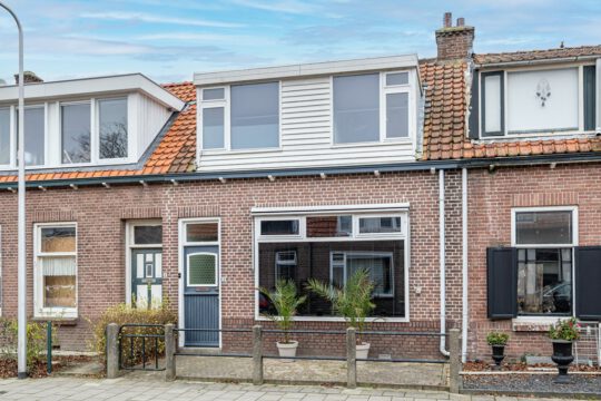 Tussenwoning Middelharnis Lijnbaanstraat 3 voorzijde