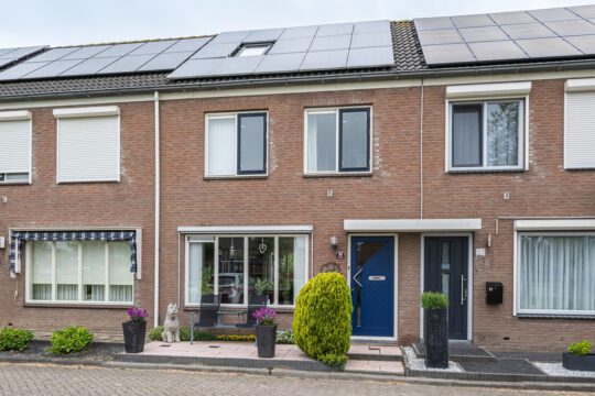 Tussenwoning Oude-Tonge Melkweg 55 voorzijde